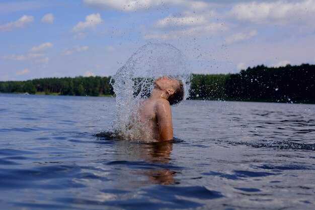 Изменится ли период колебаний какого-либо тела если его из воздуха поместить в воду