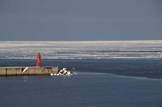 Какими причинами вызываются наибольшие колебания уровня моря на Балтике