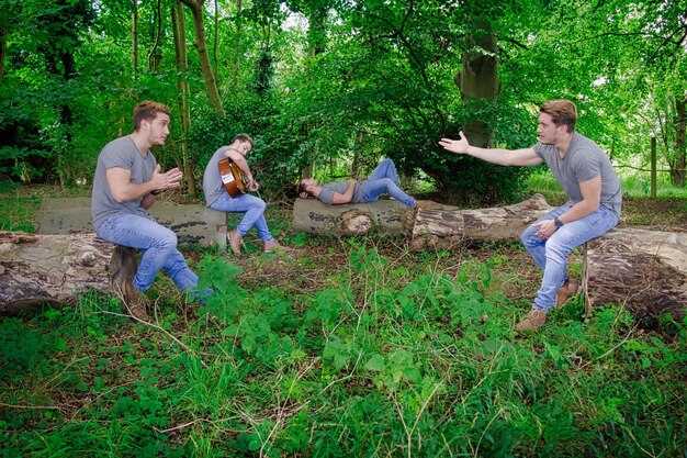 Изменения в поведении самцов на разных стадиях сезона размножения