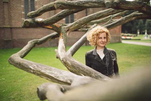 Символизм коленопреклонения в культуре