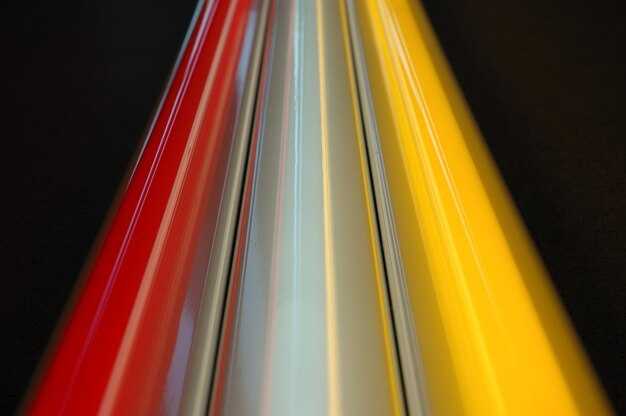 Как белый свет разбивается на спектр цветов