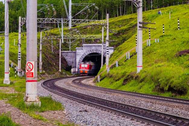 Грузовые перевозки: как тоннель влияет на логистику
