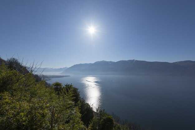 За какое время свет пройдет расстояние от Земли до Луны равное 400000 км